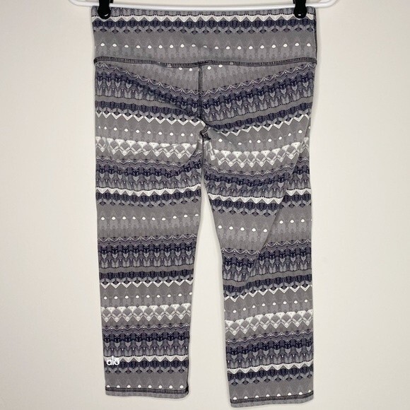 Alo Yoga Airbrush Capri Arctic Natural 3/4 Length Leggings Workout Size Small - Picture 4 of 10